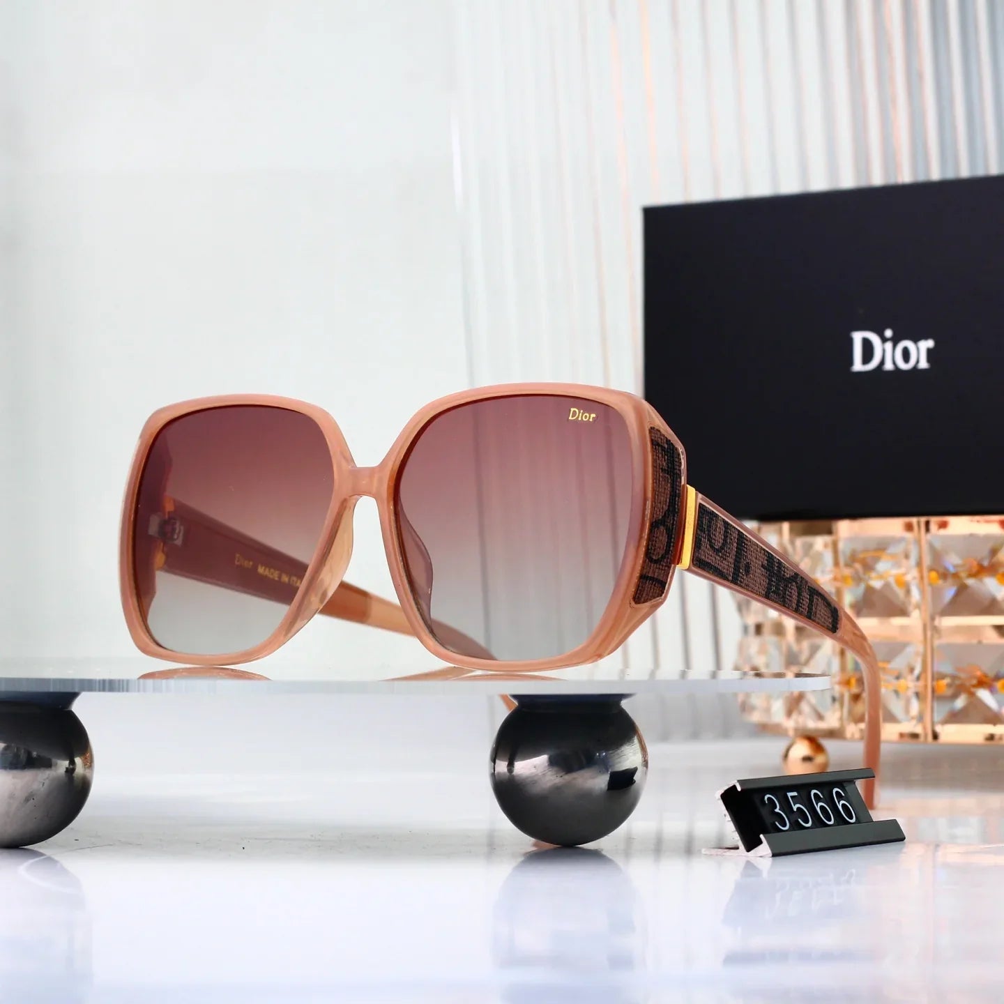 Full frame cat-shaped sunglasses