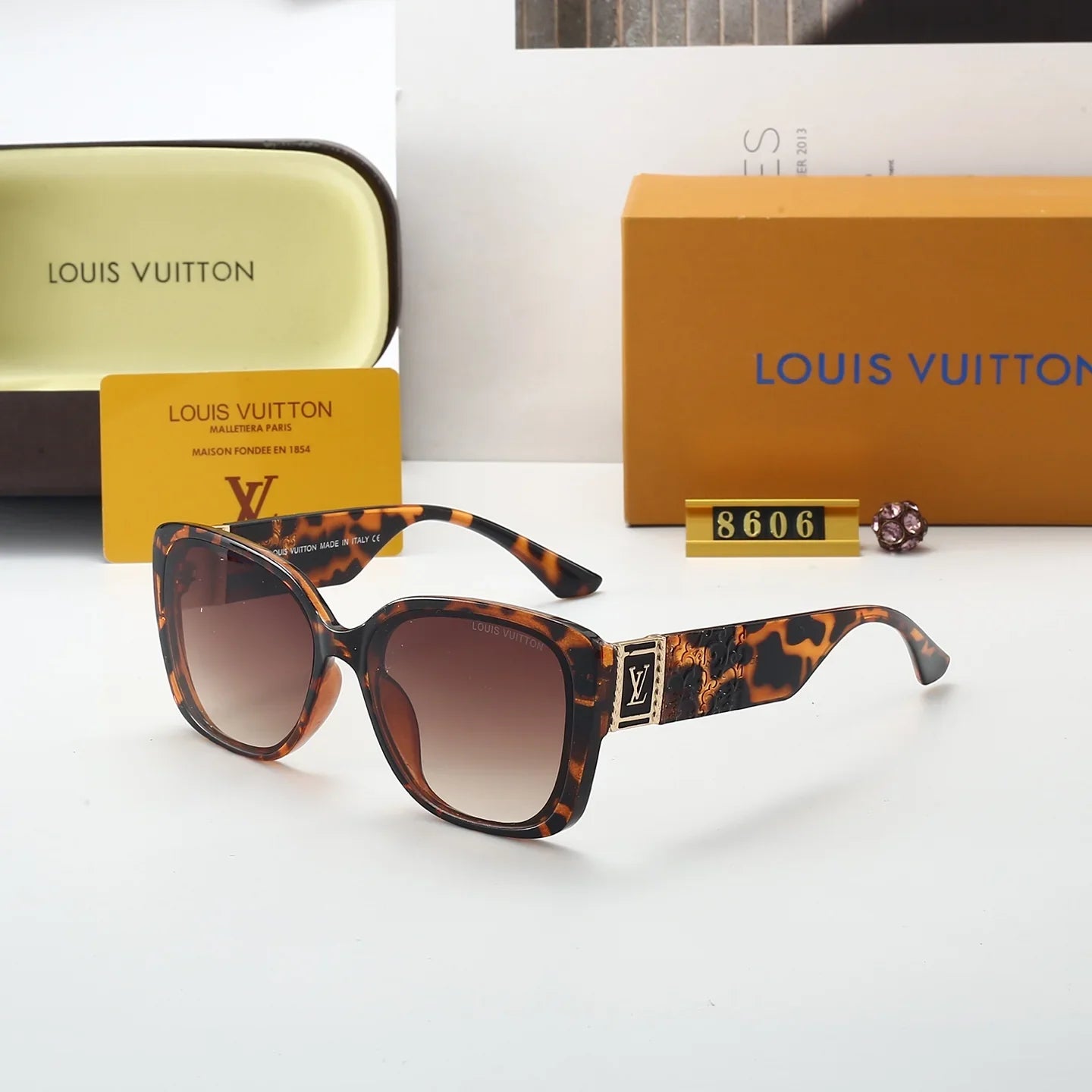 5 Colors Classic Fashion Sunglasses 8606