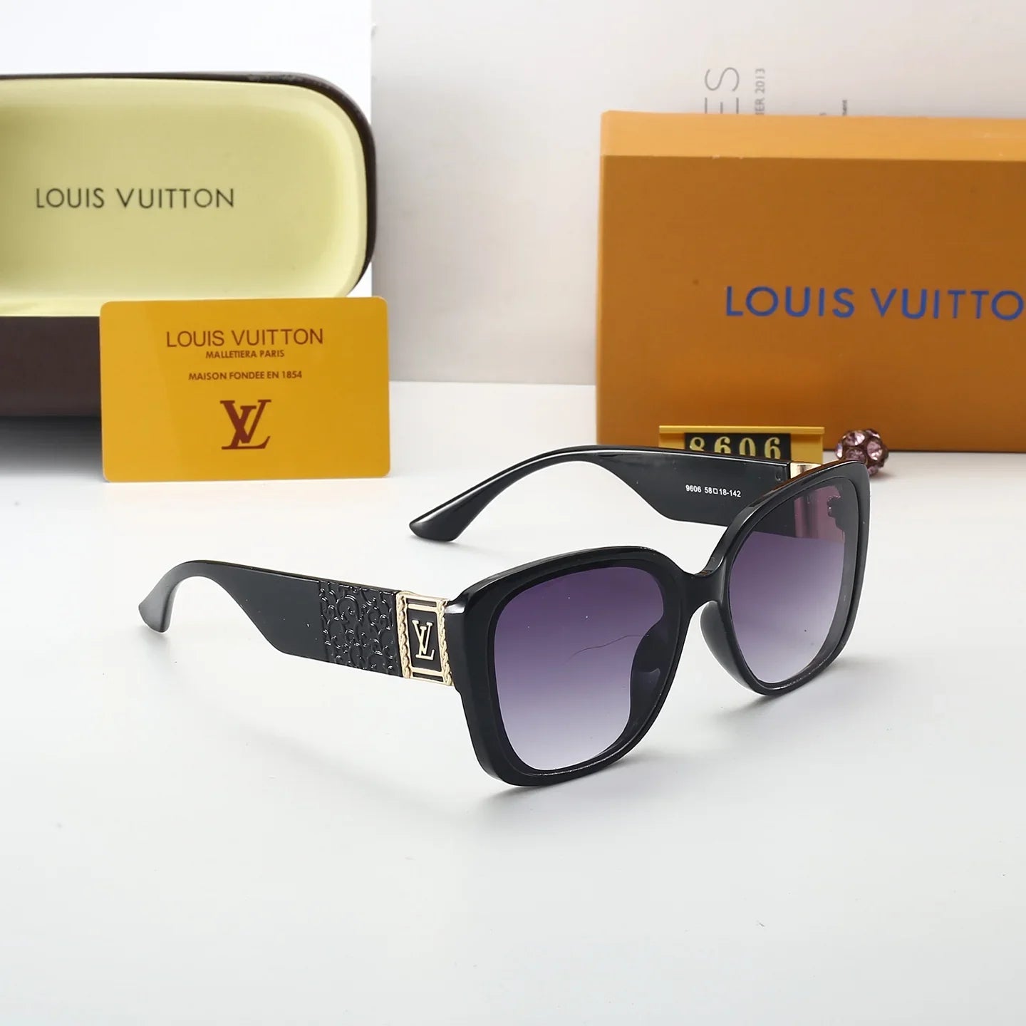 5 Colors Classic Fashion Sunglasses 8606