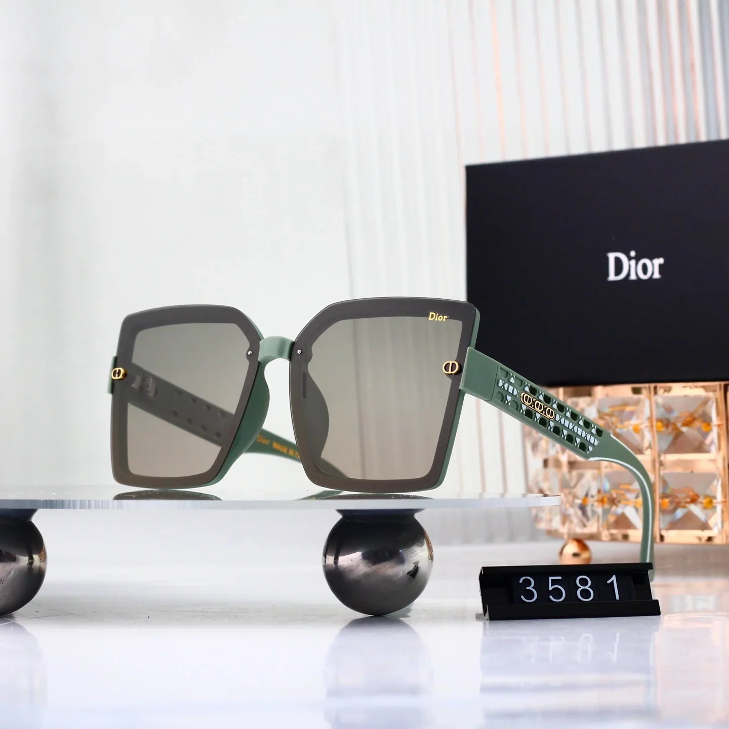 Full frame square sunglasses