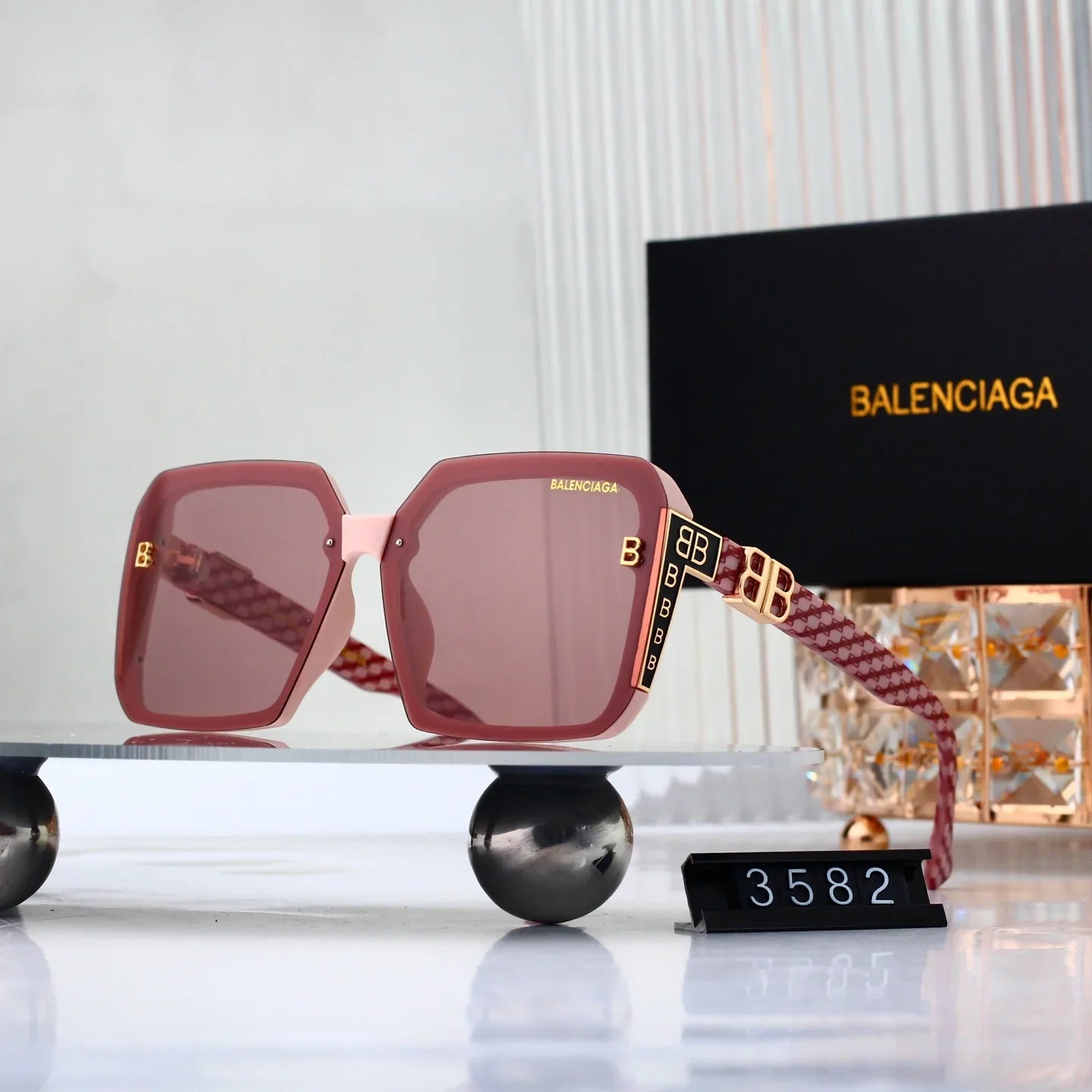 Full frame cat-shaped sunglasses